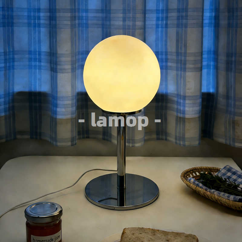 밀키 화이트 솔리드 글로브 크롬 얇은 폴 테이블 램프  - Decor Lighting Lamps 리뷰 및 가격